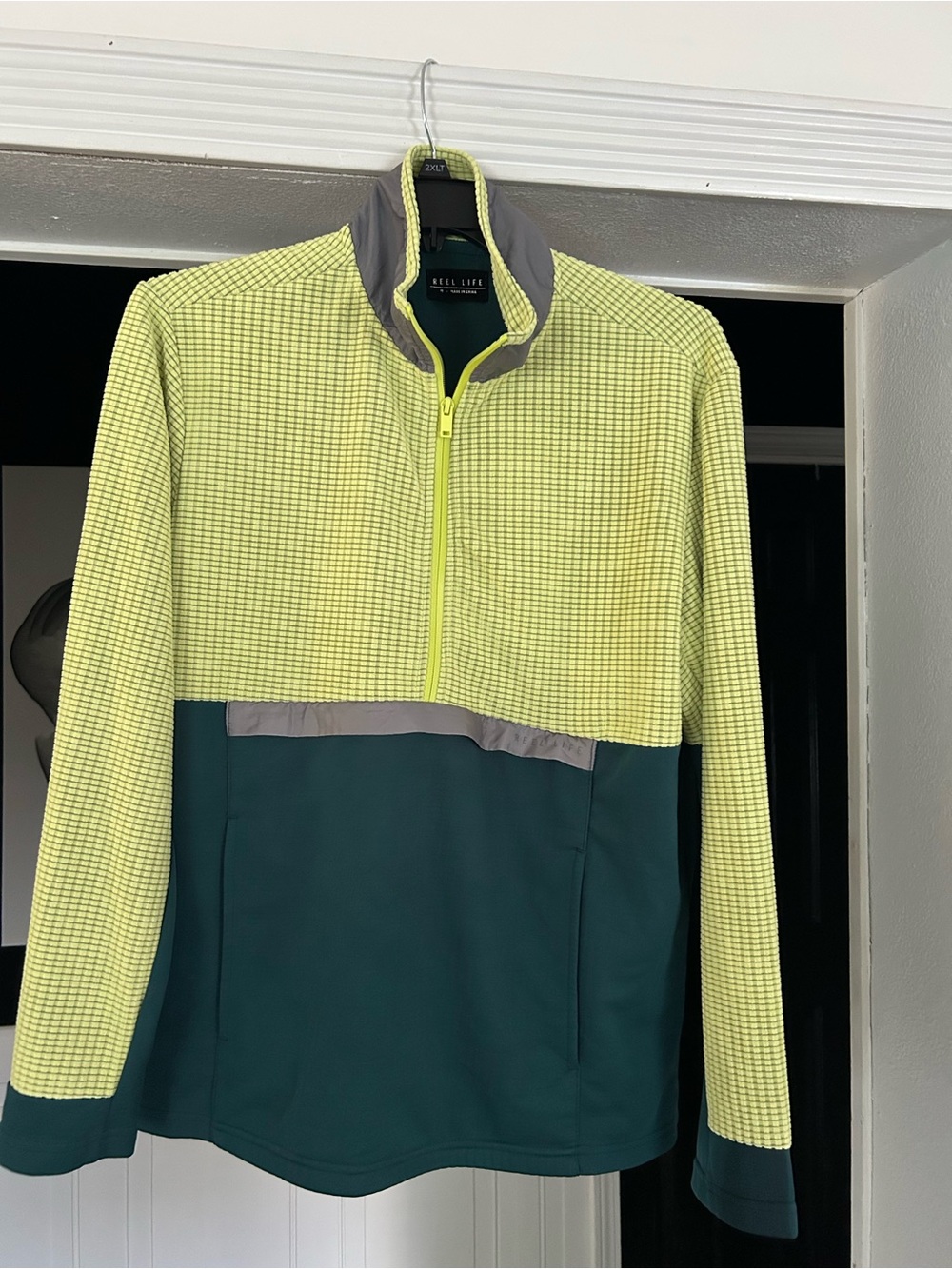 Reel Life Men’s Pullover. Green and Neon sz M